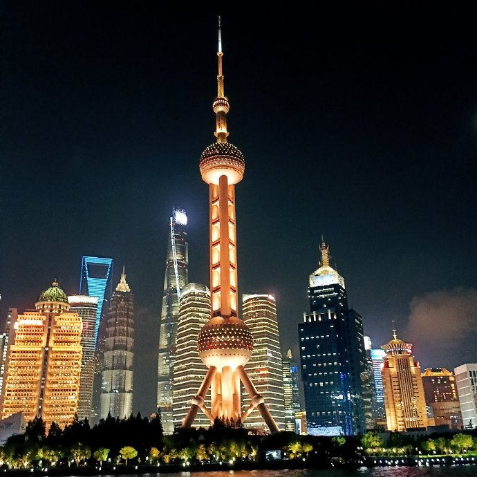 上海，激情四溢的都市心跳之旅🌟